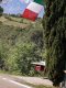 Un spectateur provoque la chute d'un coureur en Italie