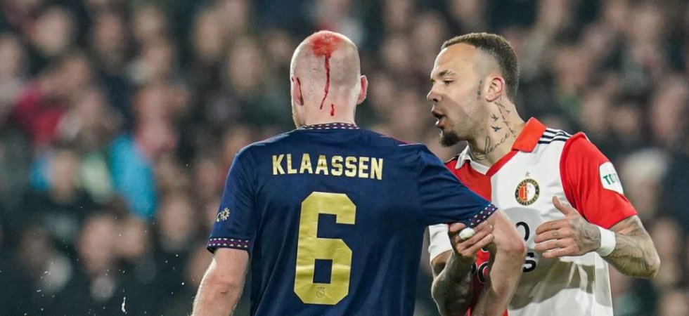 Ajax Amsterdam : Klaassen en sang après avoir reçu un projectile