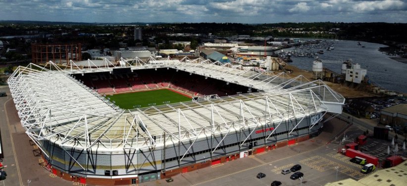 St Mary's Stadium (32 384 places)