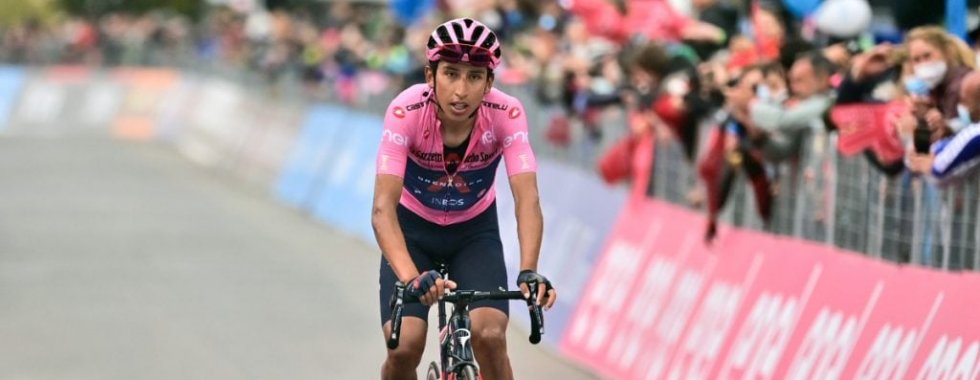Le vélo de Bernal offert au pape, après le Giro 2021, a été vendu 14 000 euros 