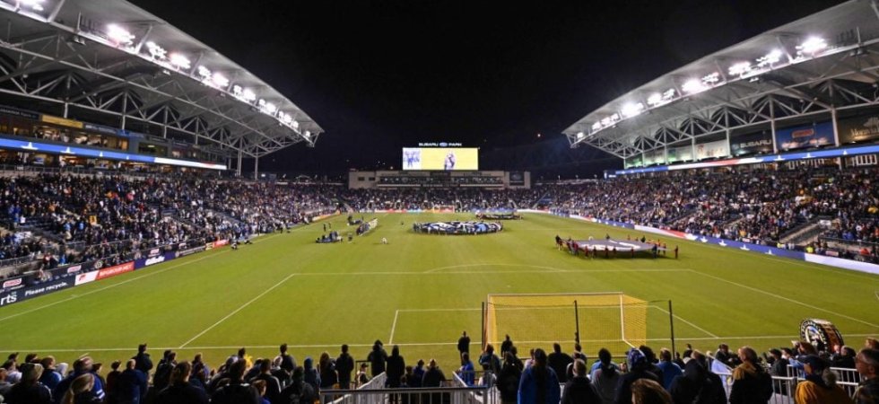 MLS : Un raton laveur sur la pelouse ! 