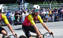 Tour de France (E12) : Coquard se blesse en attrapant une musette 