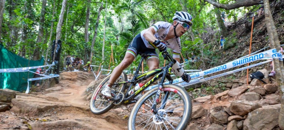 Un légendaire champion de VTT gravement blessé... en trottinette