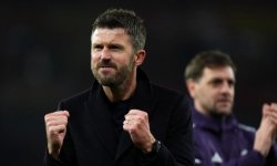 Manchester United - Carrick : « Ne pas regarder trop loin » 