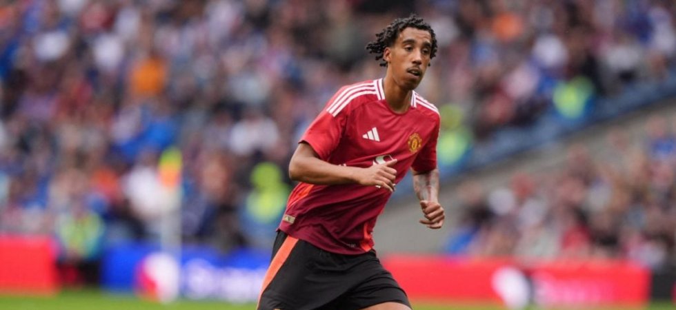 Leny Yoro réussit ses débuts avec United 