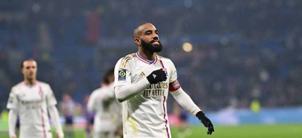 L1 (J15) : Triplé de Lacazette et première victoire à domicile pour l'OL 