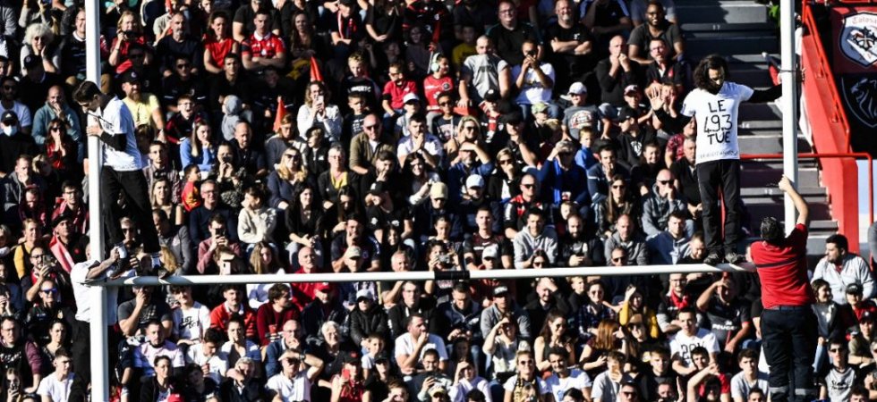 Top 14 : Des activistes s'accrochent aux poteaux à Toulouse