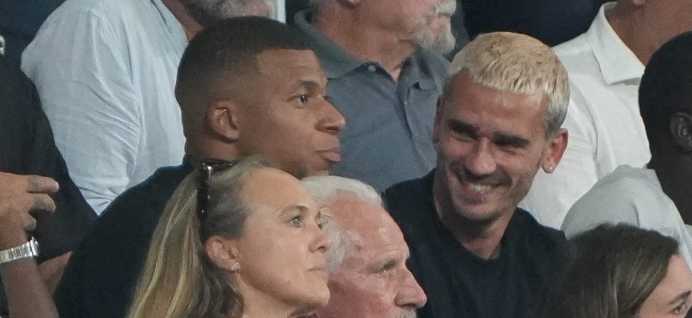 CM 2023 : Mbappé et les Bleus filmés en tribune lors de France - All Blacks