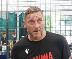 Totti passe au... basket