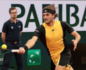 Roland-Garros (H) : Tsitsipas lâche un set mais file au troisième tour 