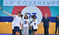 Federer inaugure un court à La Courneuve 