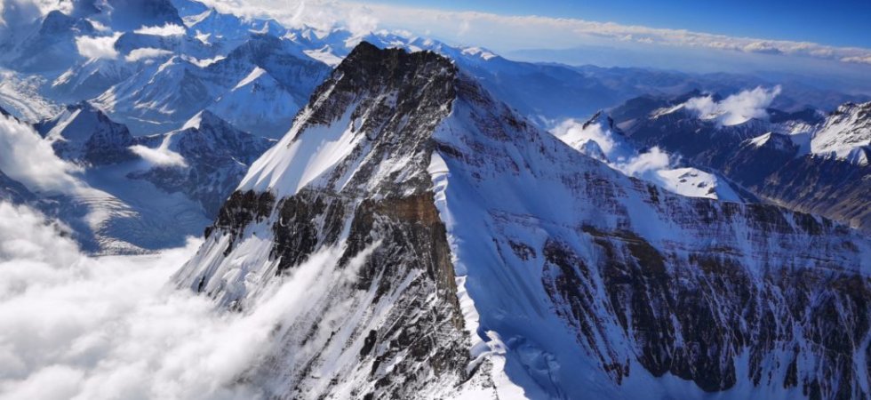 Un alpiniste népalais grimpe l'Everest pour une 27e fois record