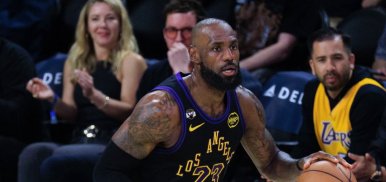 Paris-Roubaix : Quand LeBron James encourage Van der Poel
