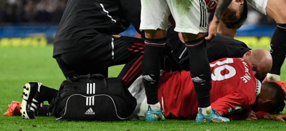 Manchester United : Stam tacle Varane après ses larmes