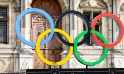 Paris 2024 : Les anneaux olympiques installés sur la Tour Eiffel ? 