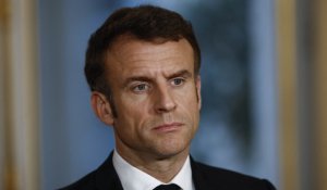 Emmanuel Macron s'enferme dans son face-à-face avec la rue