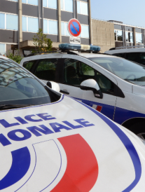 Besançon : une ado "tente de percuter les policiers"
