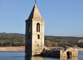 Sécheresse : en Espagne, une église enfouie sous les eaux resurgit