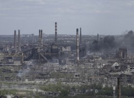 Guerre en Ukraine : Moscou annonce une trêve pour évacuer les blessés de l'usine Azovstal