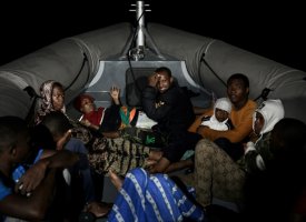 Entre les Comores et Mayotte, la traque nocturne des kwassa kwassa