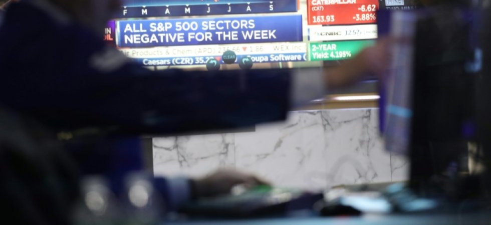 Wall Street finit en forte baisse, le Dow Jones au plus bas de l'année en clôture