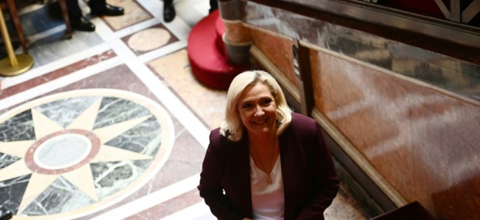 Marine Le Pen élue par acclamation présidente du groupe RN à l'Assemblée