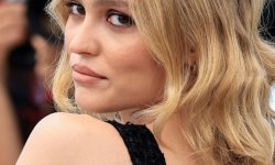 Lily-Rose Depp "fière" d'être à Cannes avec une "histoire très hollywoodienne"