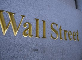 Wall Street, rassurée sur la consommation, a fait grimper le Dow Jones au détriment du Nasdaq