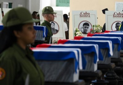 Cuba: dernier hommage aux 14 pompiers morts dans l'incendie du dépôt pétrolier