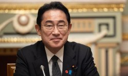 Explosion, mouvement de foule... Grosse frayeur pour le Premier ministre japonais en plein meeting