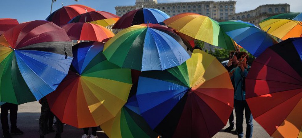 Un professeur homosexuel porte plainte pour discrimination contre son lycée