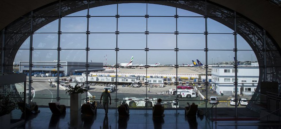 Colere Des Policiers La Police Aux Frontieres Fait La Greve Du Zele A Orly Et Roissy