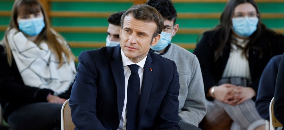 Université : Emmanuel Macron assure n'avoir "jamais dit" qu'il voulait augmenter les droits d'inscription